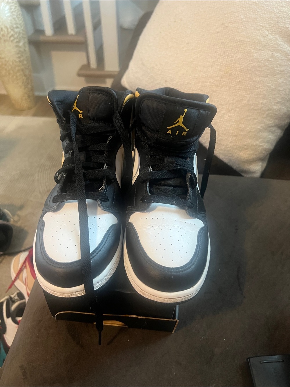 Jordan Kids High-Top Sneakers in Black, White and Gold - Picture 2 of 3